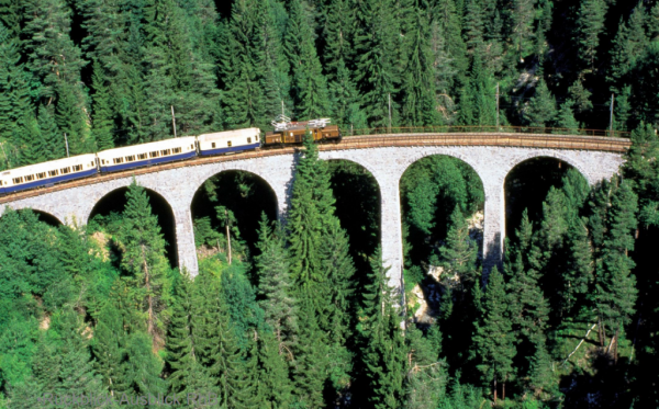 Stabsübergabe bei historic RhB