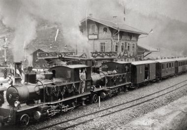 Eröffnungszug in Klosters