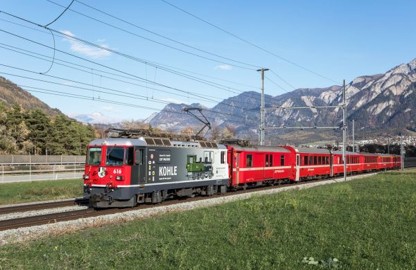 Dampfzug in der Felsensperre "Klus"