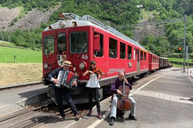 Die Holzklass Salonisti on Tour