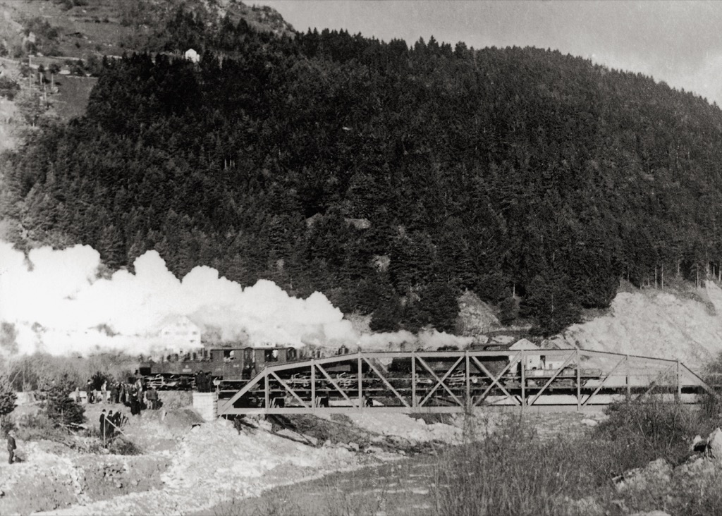 Belastungsprobe mit drei Dampflokomotiven auf der Stahlbrücke bei Ilanz